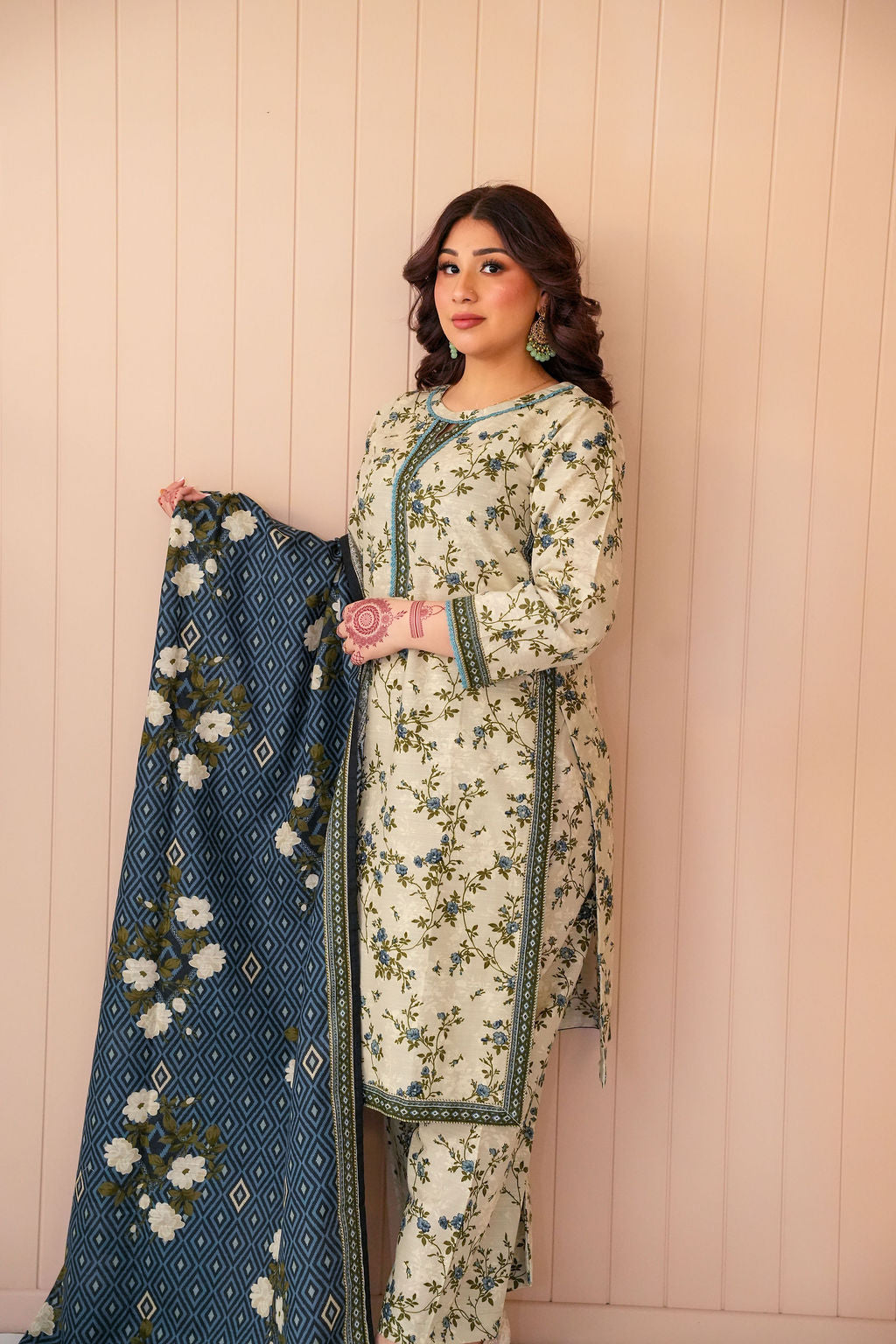 Nayab Gulshan - Khaddar