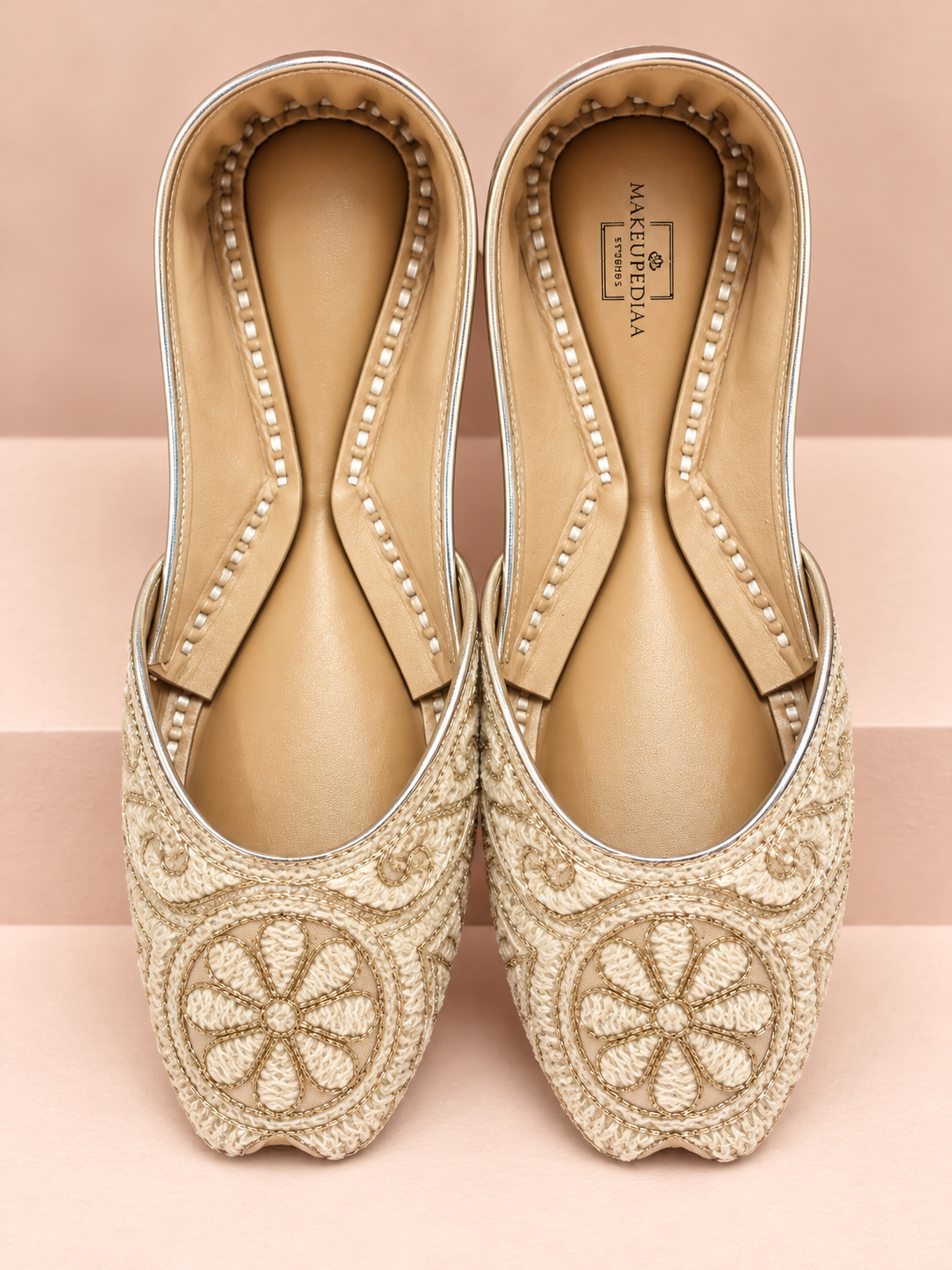Noor – Ivory Embroidered Khussa