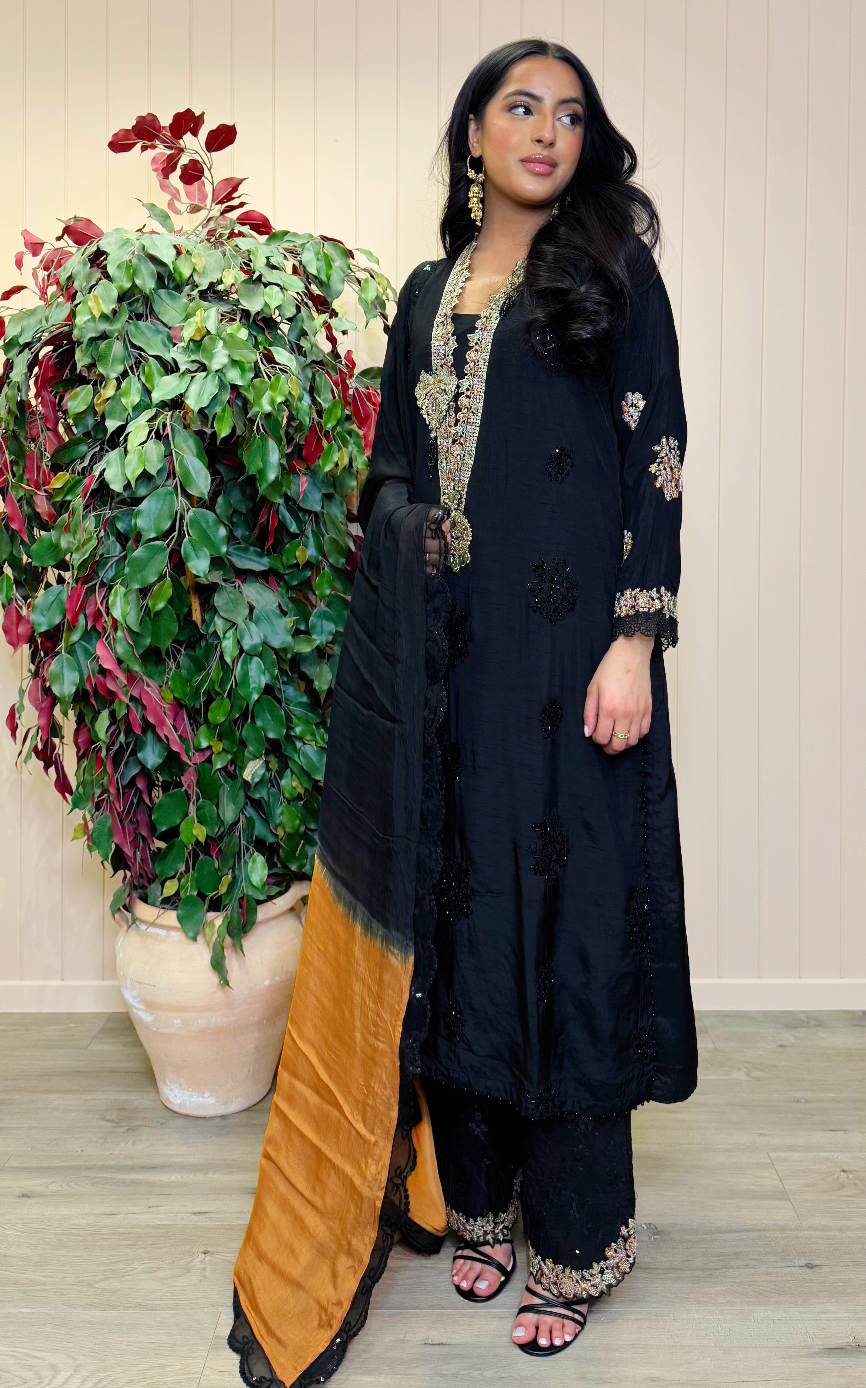 Elanora - SilQ 3 pcs embroidered suit