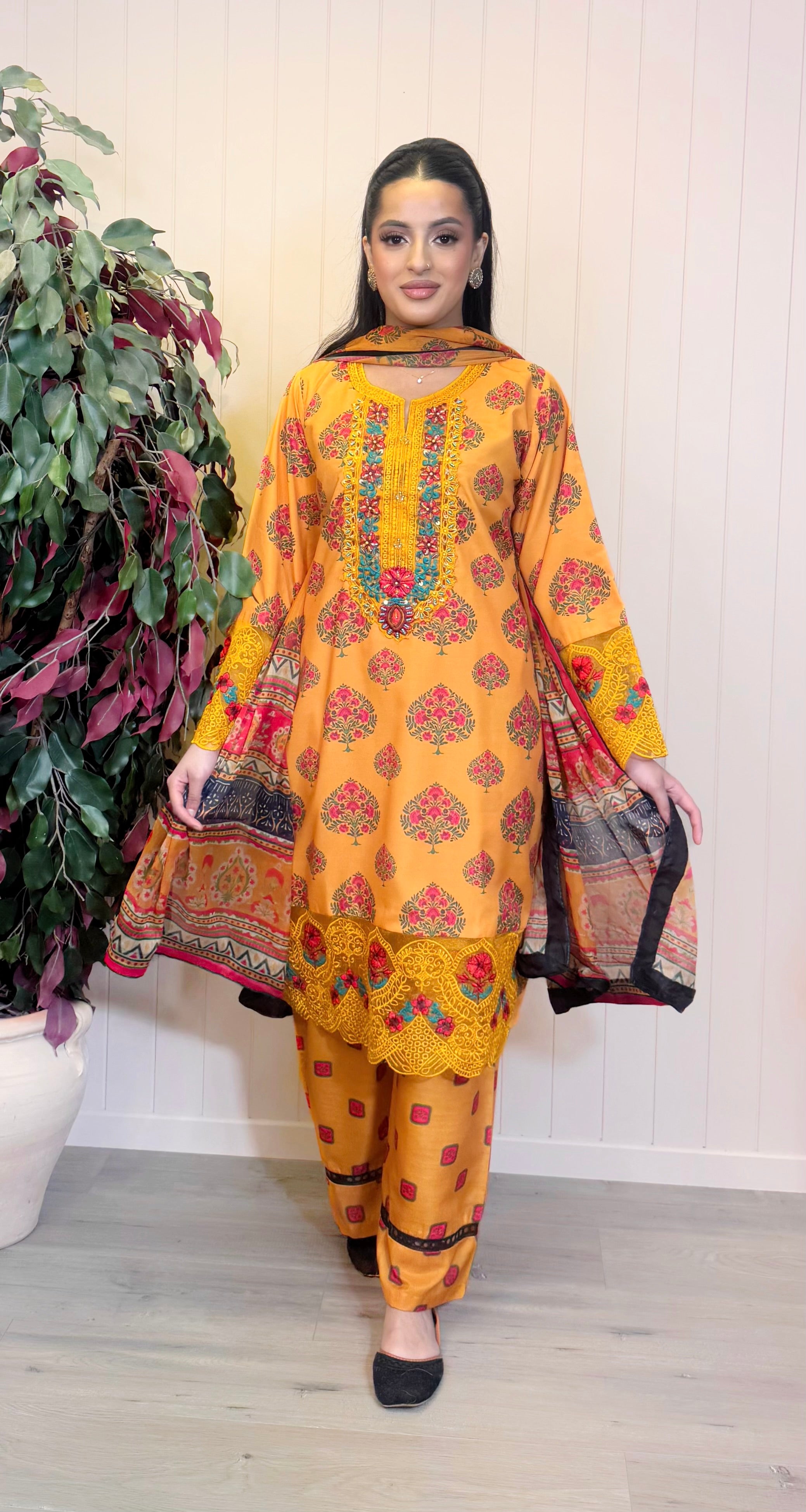 Amber Gul – Printed Silk Suit