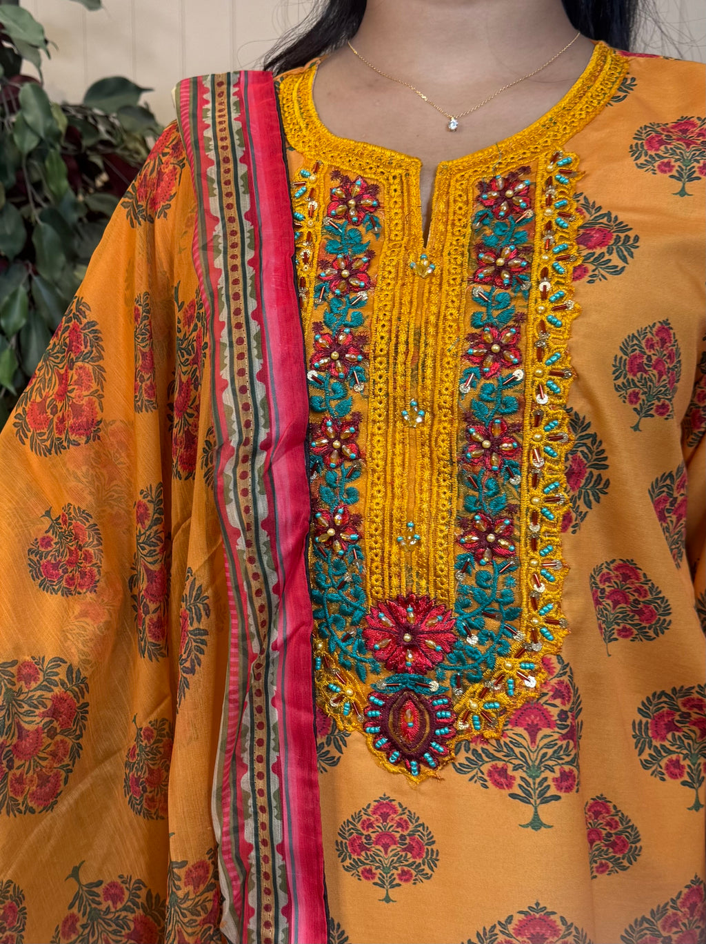 Amber Gul – Printed Silk Suit