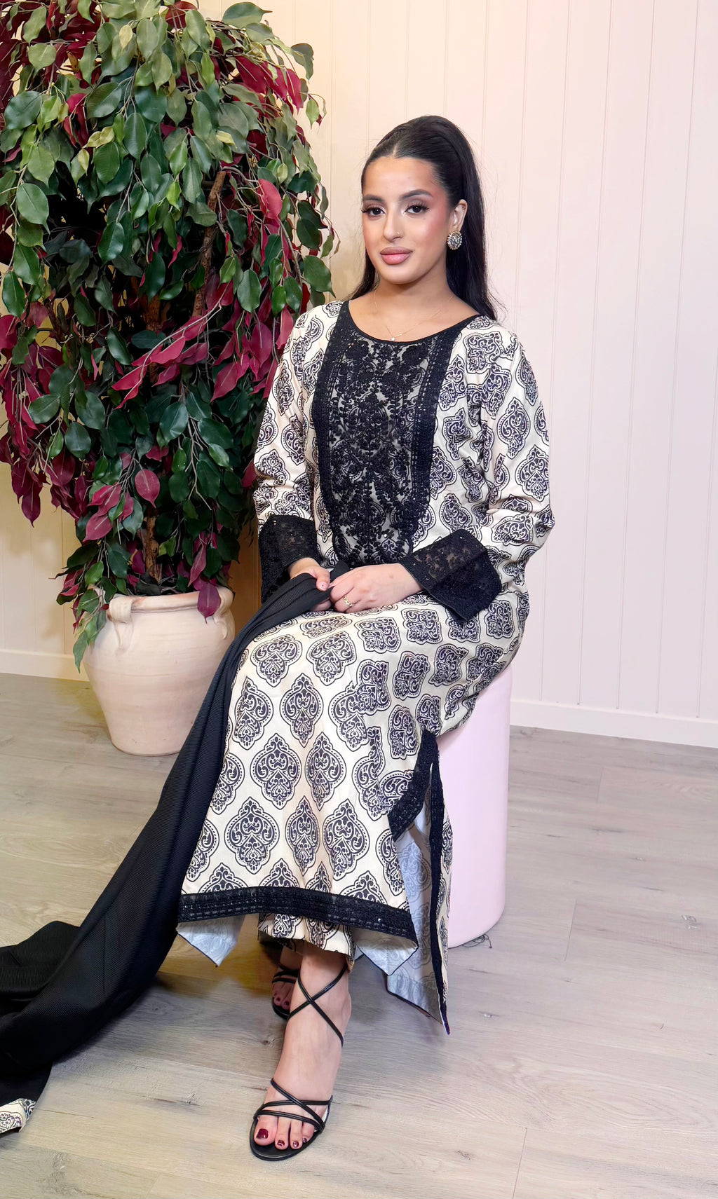 Noir Safiya – Silk Suit with Wool Dupatta