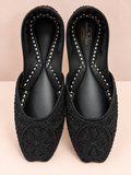 Siyah – Black Embroidered Khussa