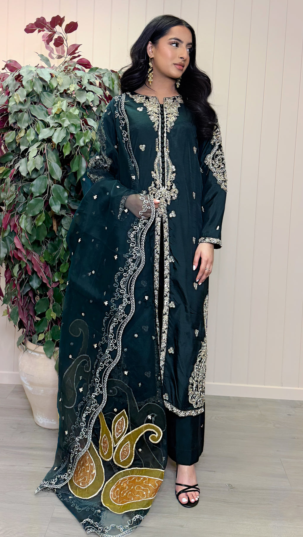 Esmerée Gold - SilQ 3 pcs Embroidered suit