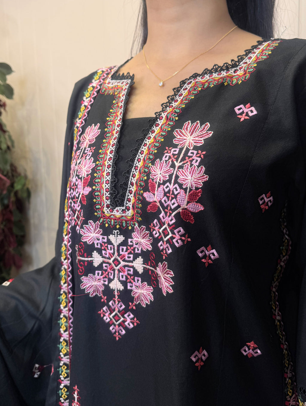 Midnight Ayla – Embroidered Lilan Suit