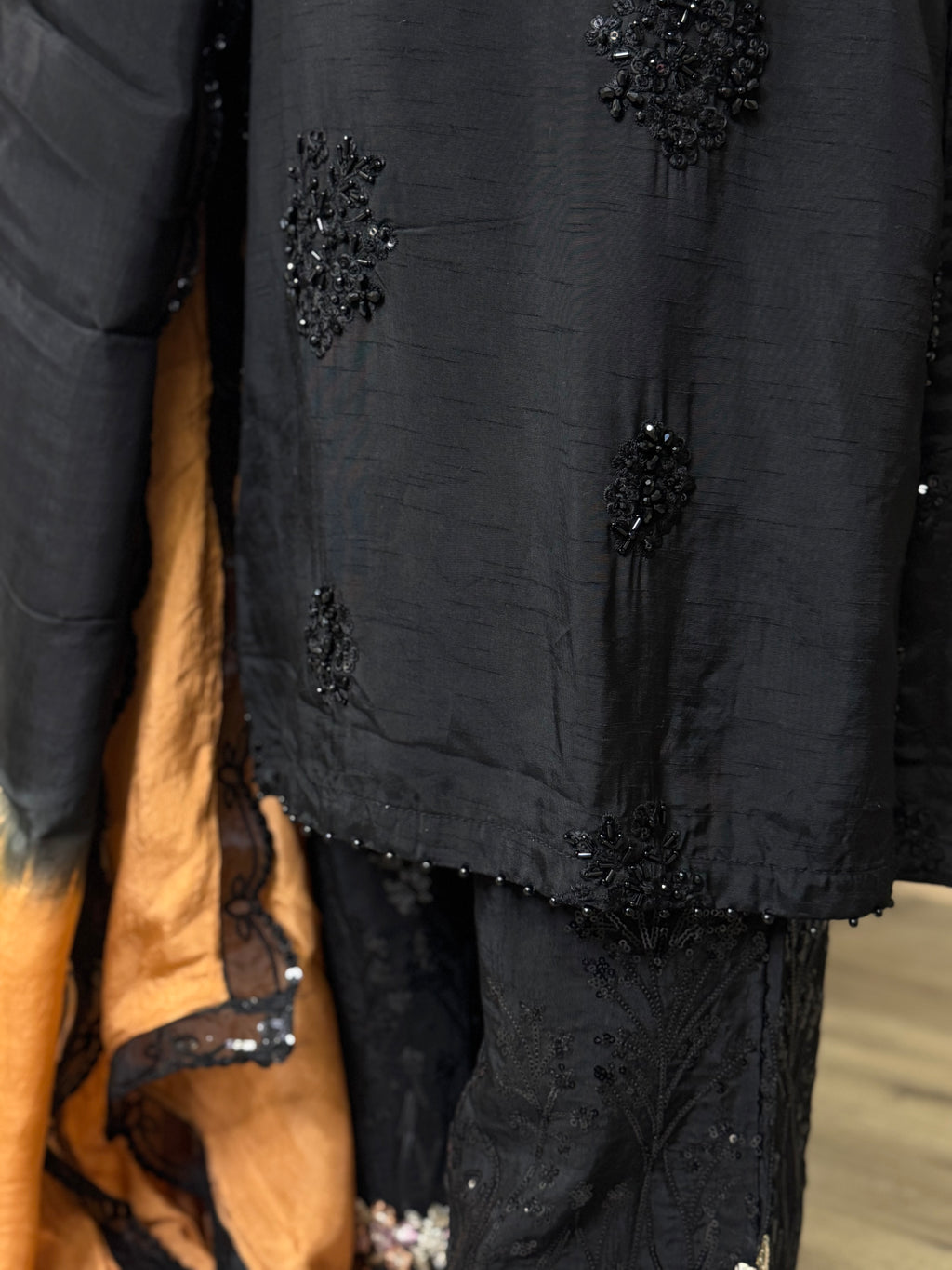 Elanora - SilQ 3 pcs embroidered suit