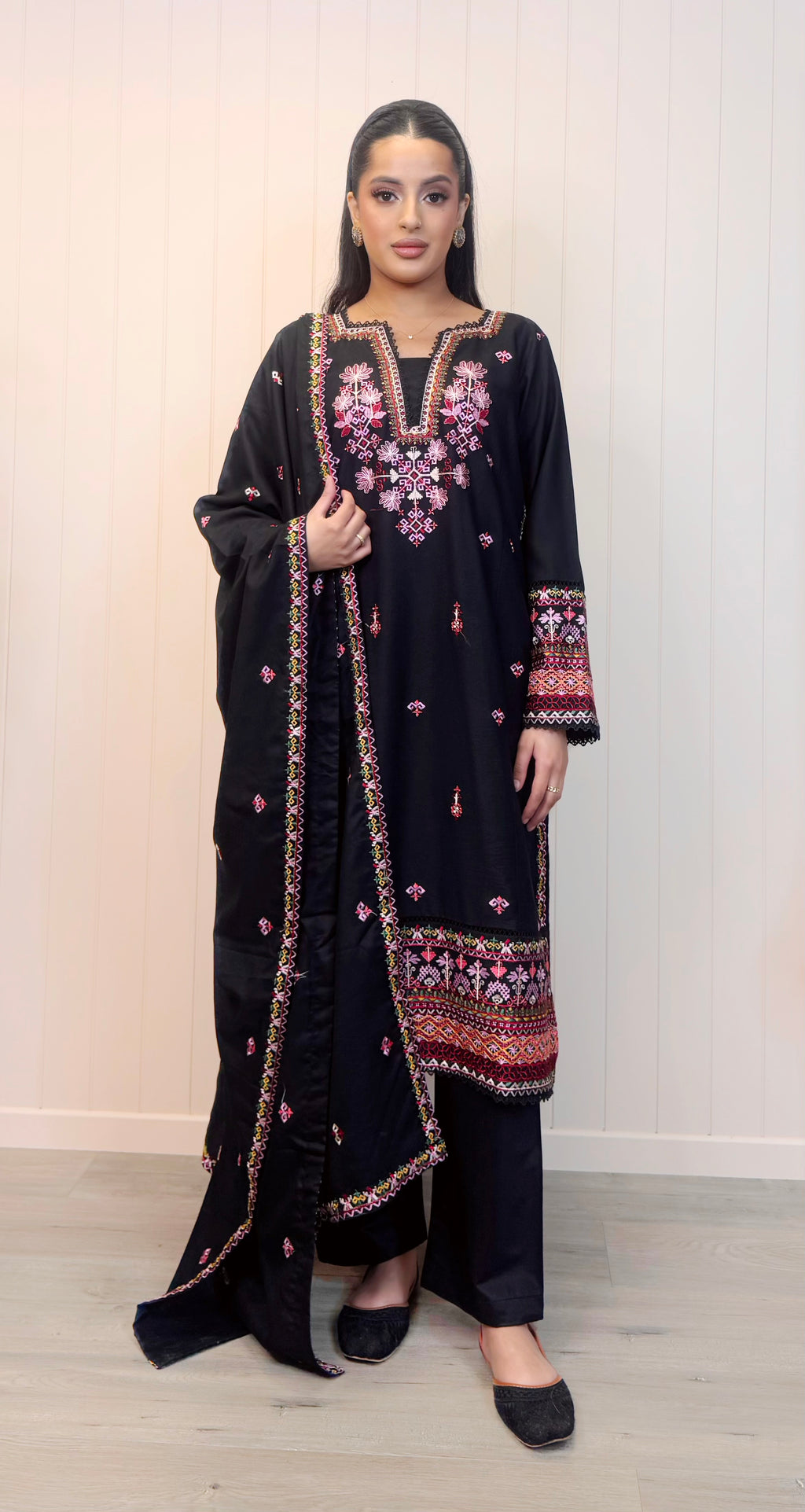 Midnight Ayla – Embroidered Lilan Suit