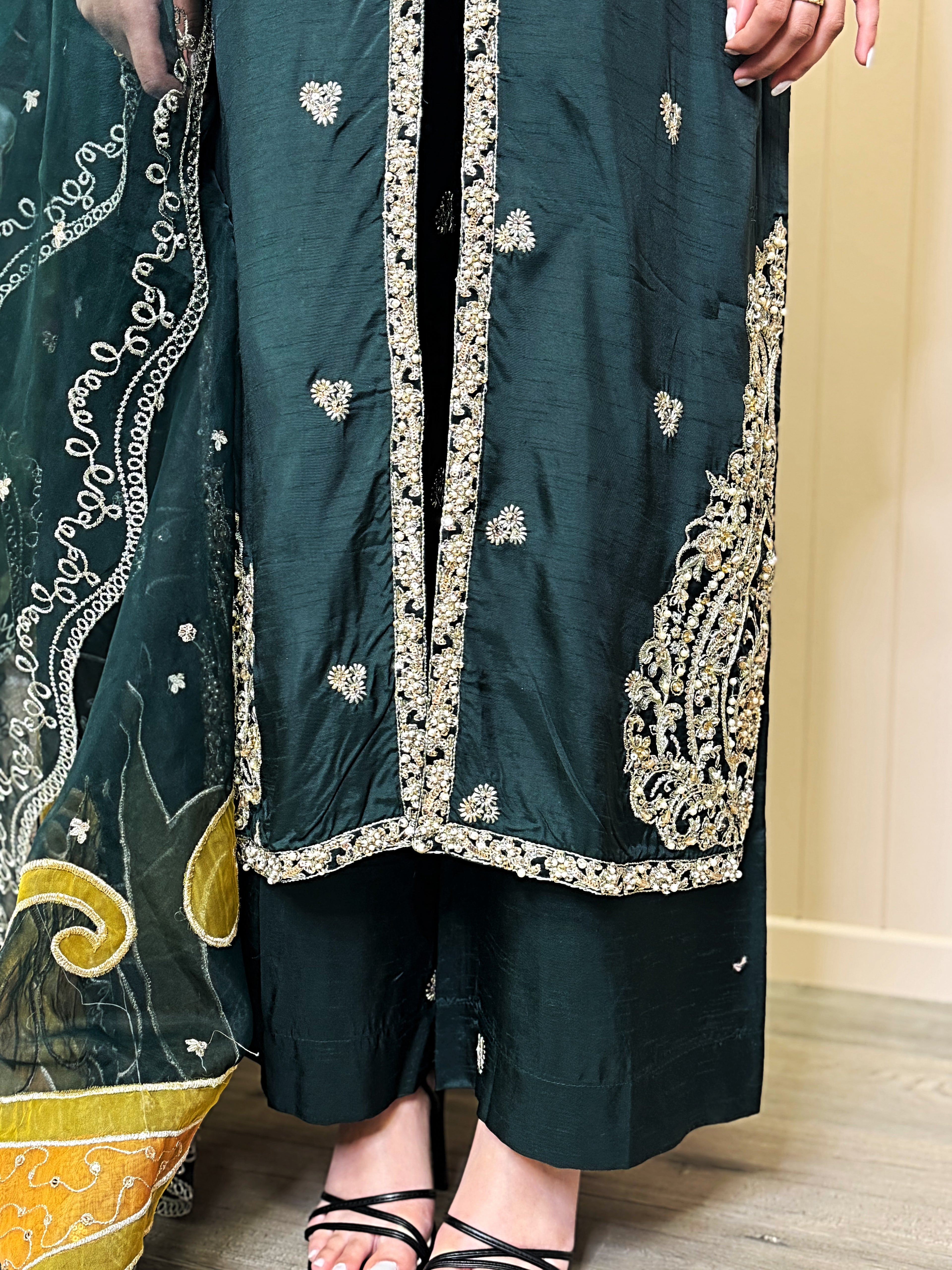 Esmerée Gold - SilQ 3 pcs Embroidered suit